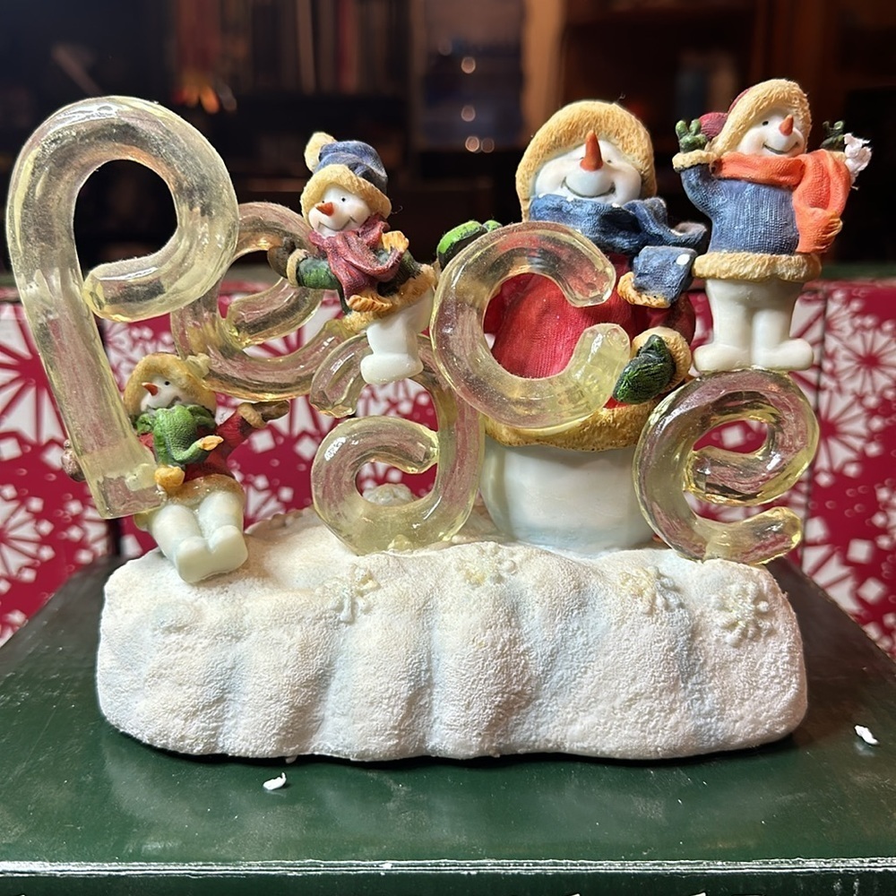 Christmas LED Lighted Peace figurine​​​ - Picture 3 of 6